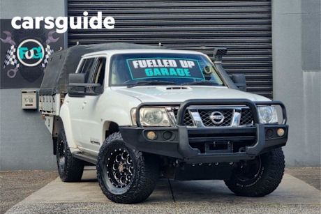 White 2004 Nissan Patrol Wagon ST