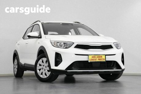 White 2022 Kia Stonic Wagon S