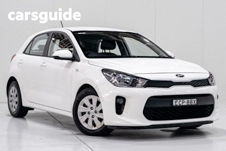 White 2019 Kia RIO Hatchback S