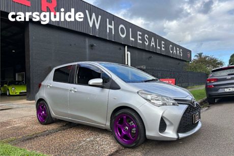 Silver 2015 Toyota Yaris Hatchback Ascent