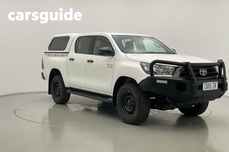 White 2022 Toyota Hilux Double Cab Pick Up SR (4X4)