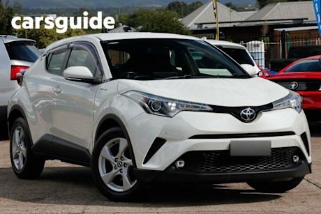 White 2017 Toyota C-HR Wagon (2WD)