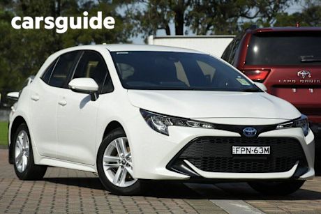 White 2018 Toyota Corolla Hatchback Ascent Sport (hybrid)