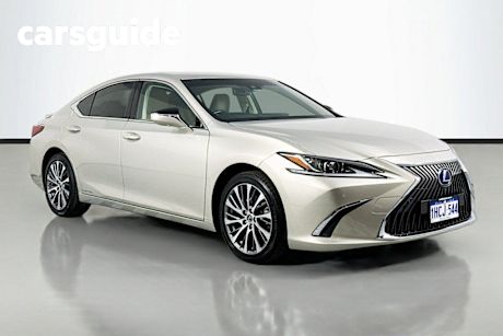 Silver 2020 Lexus ES300H Sedan Luxury (hybrid)