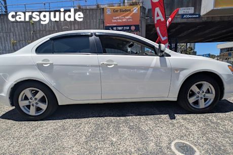 White 2014 Mitsubishi Lancer Sedan ES