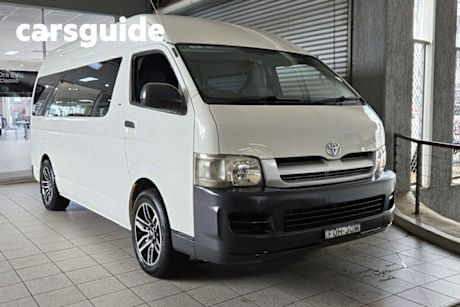 White 2005 Toyota Hiace Bus Commuter
