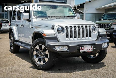 Silver 2023 Jeep Wrangler Unlimited Hardtop Overland (4X4)