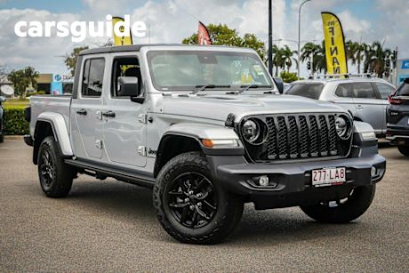 Silver 2023 Jeep Gladiator Dual Cab Utility Night Eagle (4X4)