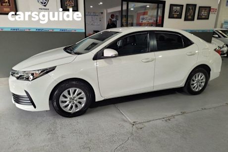 White 2018 Toyota Corolla Sedan Ascent