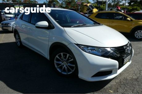 White 2014 Honda Civic Hatchback VTI-S