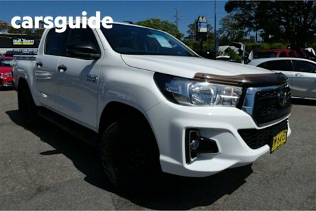 White 2020 Toyota Hilux Double Cab Pick Up SR (4X4)