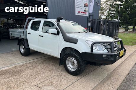 White 2017 Isuzu D-MAX Crew Cab Chassis SX (4X4)