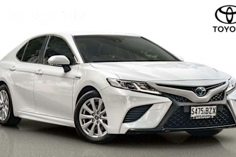 White 2019 Toyota Camry Sedan Ascent Sport (hybrid)