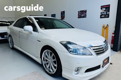 White 2012 Toyota Crown Sedan