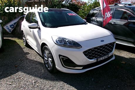 White 2020 Ford Escape Wagon Vignale (awd)