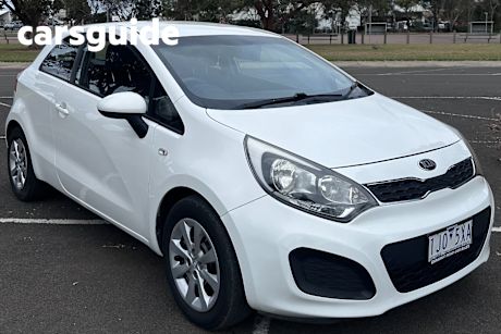 White 2013 Kia RIO Hatchback S