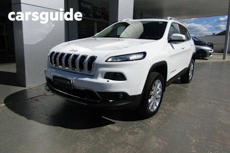 White 2014 Jeep Cherokee Wagon Limited (4X4)