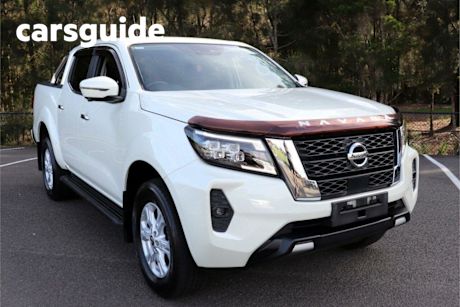 White 2021 Nissan Navara Dual Cab Pick-up ST (4X2)