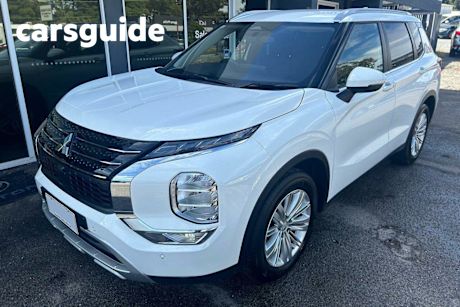 White 2022 Mitsubishi Outlander Wagon LS 7 Seat (awd)