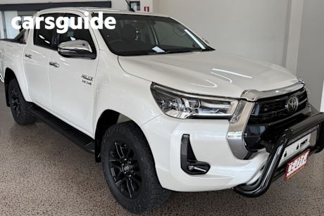 White 2020 Toyota Hilux Double Cab Chassis SR5 (4X4)