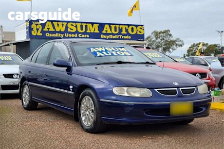 Blue 2000 Holden Commodore Sedan Berlina