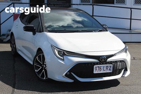 Black 2020 Toyota Corolla Hatchback ZR TWO Tone Option