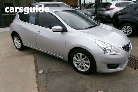 Silver 2014 Nissan Pulsar Hatchback ST