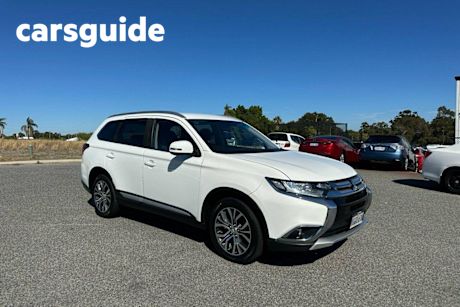 White 2017 Mitsubishi Outlander Wagon LS (4X2)