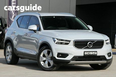 Silver 2020 Volvo XC40 Wagon T4 Momentum (fwd)