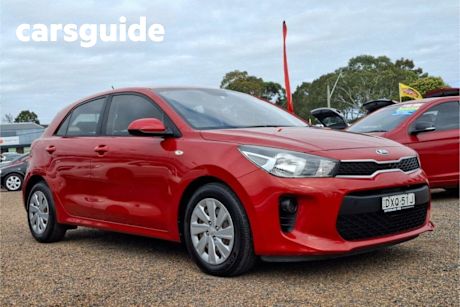 Red 2016 Kia RIO Hatch S