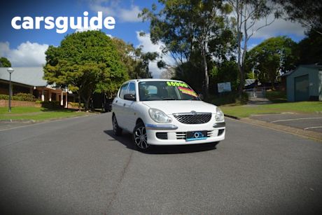 White 2004 Daihatsu Sirion Hatchback