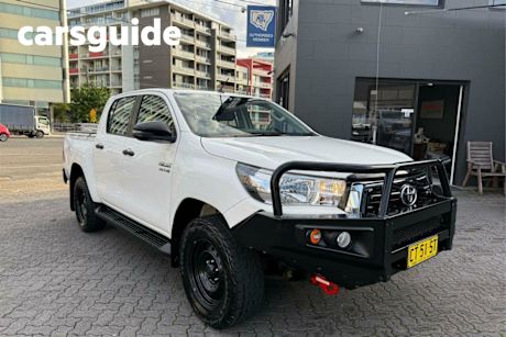 White 2019 Toyota Hilux Double Cab Pick Up SR (4X4)