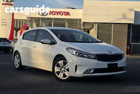White 2017 Kia Cerato Hatchback S
