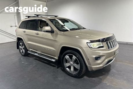 Silver 2014 Jeep Grand Cherokee Wagon Overland (4X4)