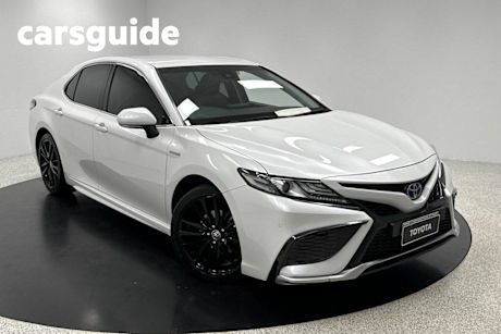 White 2021 Toyota Camry Sedan SX Hybrid