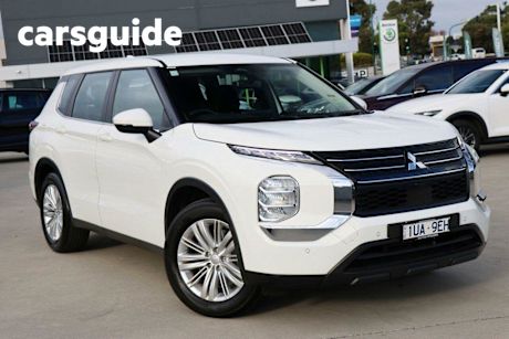 White 2024 Mitsubishi Outlander Wagon ES 7 Seat (2WD)