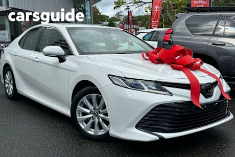 White 2018 Toyota Camry Sedan Ascent