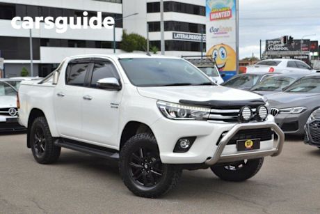 White 2017 Toyota Hilux Dual Cab Utility SR5 (4X4)