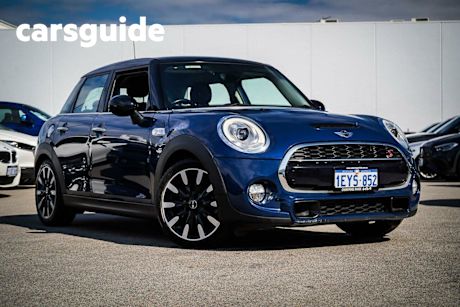 Blue 2016 Mini Clubman Wagon Cooper S