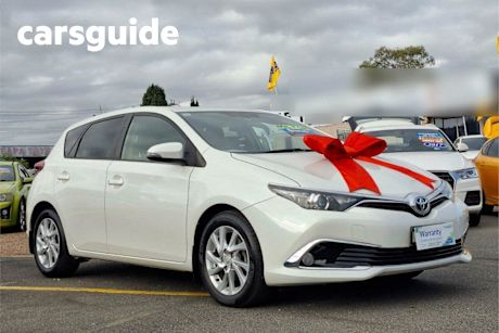 White 2017 Toyota Corolla Hatchback Ascent Sport