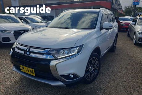 White 2017 Mitsubishi Outlander Wagon LS (4X2)