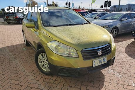 Green 2015 Suzuki S-Cross Wagon GL (4X2)