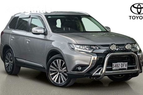 Silver 2019 Mitsubishi Outlander Wagon LS 7 Seat (awd)