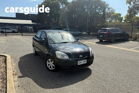 Black 2005 Kia RIO Sedan