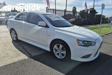 White 2013 Mitsubishi Lancer Sedan ES