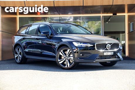 Black 2024 Volvo V60 Wagon Ultra B5 Cross Country Mhev