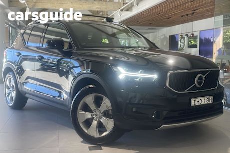 Black 2019 Volvo XC40 Wagon T4 Momentum (fwd)