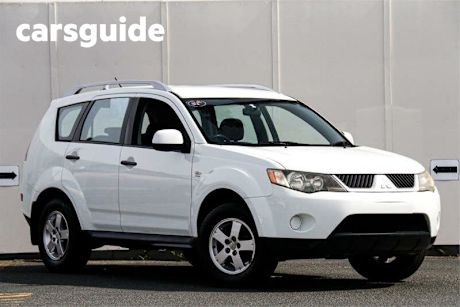 White 2009 Mitsubishi Outlander Wagon LS