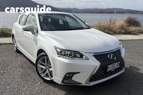 White 2017 Lexus CT200H Hatchback Luxury