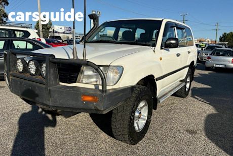 White 1999 Toyota Landcruiser Wagon (4X4)